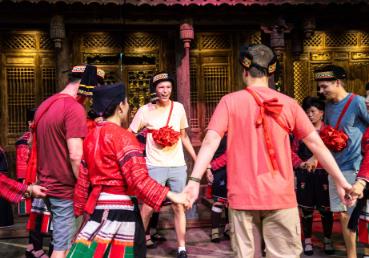 從“中國游”到“世界游”：往來便利讓中外游客“雙向奔赴”