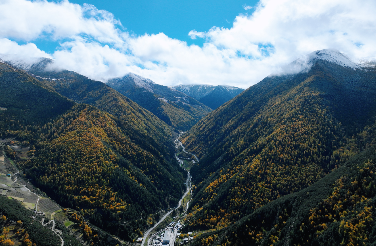 全國最長二級公路隧道順利貫通
