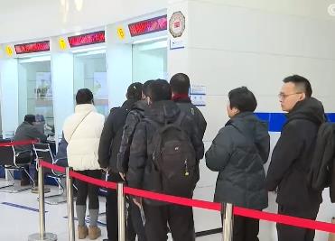 “蛇幣”“蛇鈔”、陳醋、冰雪……新年消費市場活力足、人氣旺