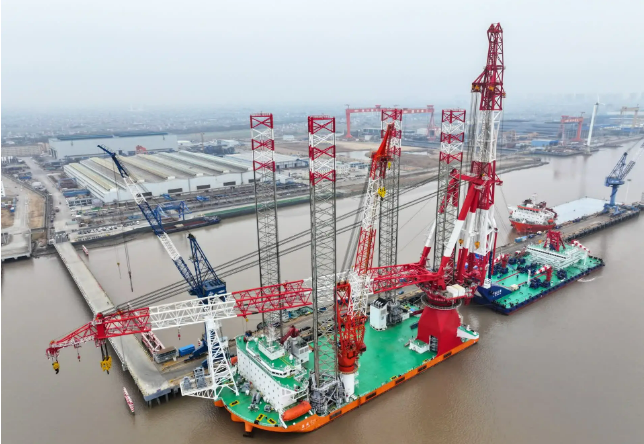 全球最大打樁船“二航長(zhǎng)青”號(hào)在江蘇啟東交付