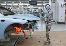 車企駛?cè)搿叭诵螜C(jī)器人”賽道的背后