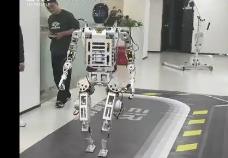 四川站上人形機(jī)器人產(chǎn)業(yè)風(fēng)口 首臺(tái)商用人形機(jī)器人預(yù)計(jì)3月起進(jìn)行部分量產(chǎn)