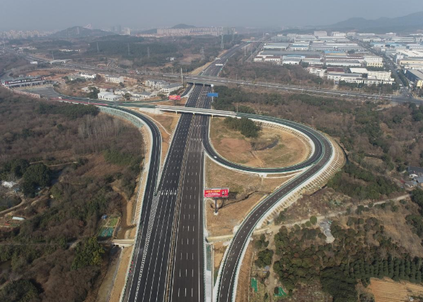 中交路建滬渝高速改擴建廣宣段建成通車