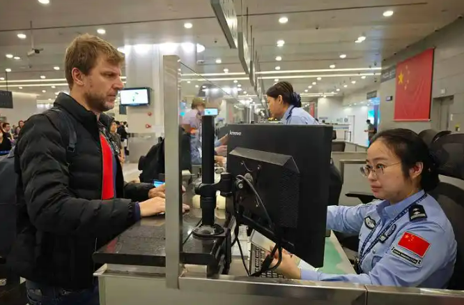 免簽政策紅利充分釋放 有力帶動旅游、交通、餐飲等產業(yè)發(fā)展