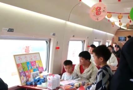 AI、遛娃艙、高鐵課堂……旅客點(diǎn)贊春運(yùn)“智慧”“開心”出行