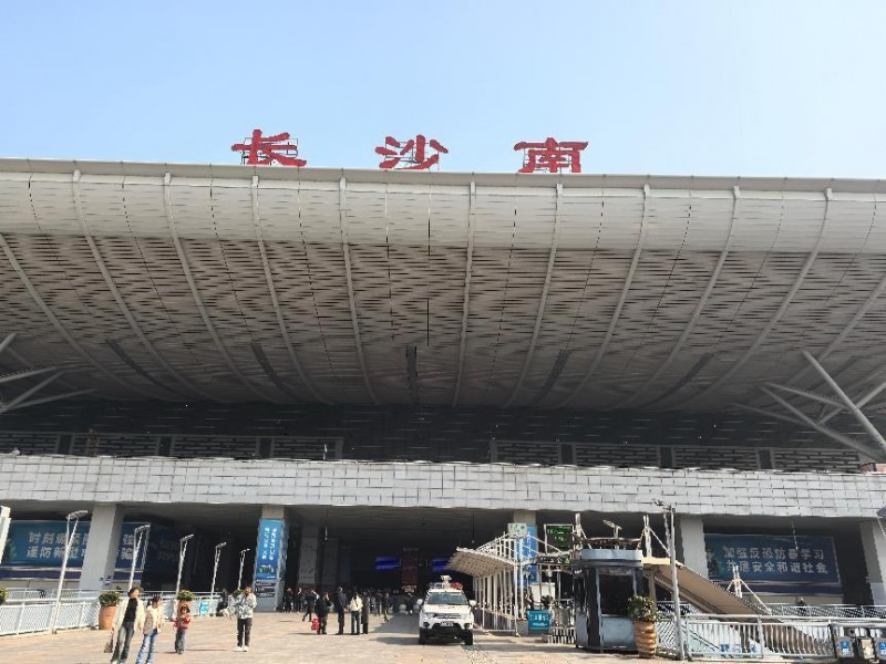 春運(yùn)長(zhǎng)沙南站現(xiàn)白象溫暖驛站，以“辣”暖心暖胃