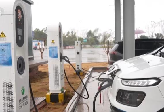 新設(shè)備加持服務(wù)充電這“樁”事 “流動的中國”含“綠”量更足