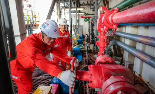 數(shù)萬中國海油員工堅(jiān)守崗位保障生產(chǎn)經(jīng)營平穩(wěn)運(yùn)行