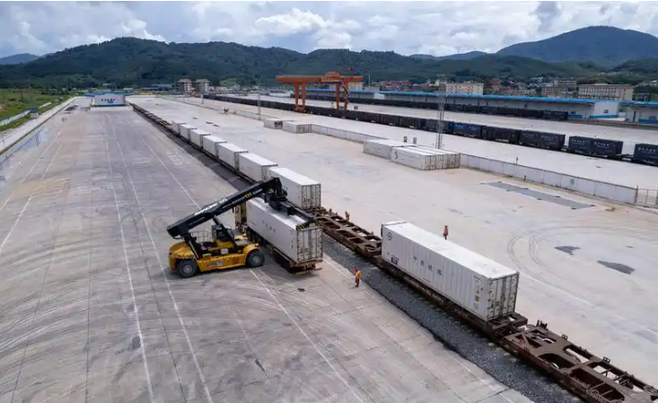 中老鐵路跨境客貨運(yùn)輸實(shí)現(xiàn)“開(kāi)門(mén)紅”