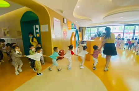 莫將視屏類產(chǎn)品當(dāng)“玩伴” 國(guó)家衛(wèi)生健康委指導(dǎo)加強(qiáng)嬰幼兒早期發(fā)展服務(wù)