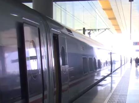 銀發(fā)旅游列車發(fā)展駛上“快車道” 商旅文體融合燃動消費熱潮