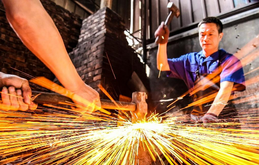 從“粗打鐵”到“細(xì)打磨”，“菜刀小鎮(zhèn)”鍛打出200億元大產(chǎn)業(yè)