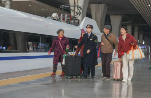 我國將增開銀發(fā)旅游列車 如何便利老年人出游？