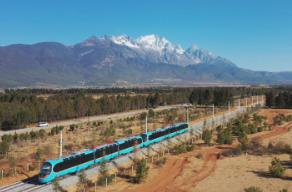 方便、快捷、舒適 麗江首條觀光火車線路正式開通運營