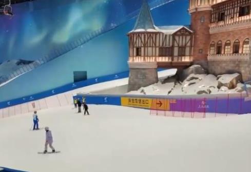 冰雪“熱”中國：“體育+商業(yè)” 消費(fèi)新勢能活力滿滿