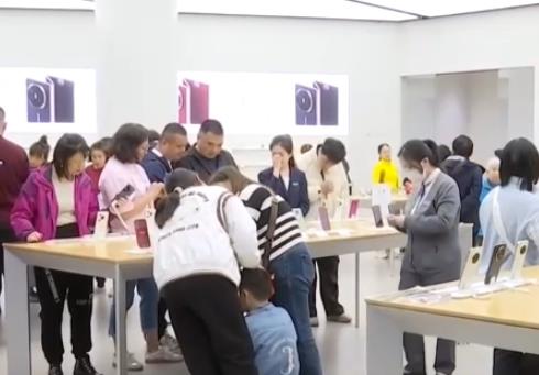 供需協(xié)同發(fā)力、補(bǔ)貼加力擴(kuò)圍 消費(fèi)市場“辭舊迎新”持續(xù)熱潮涌動(dòng)