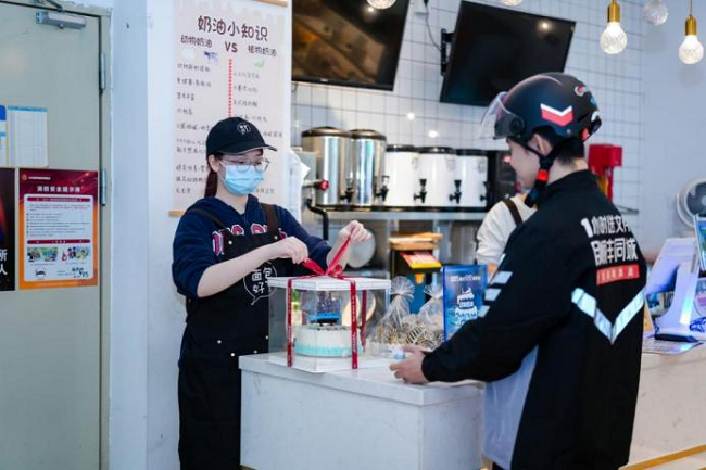 情人節(jié)百貨、數(shù)碼單量同比增長超3倍，順豐同城助攻全品類心意即達(dá)