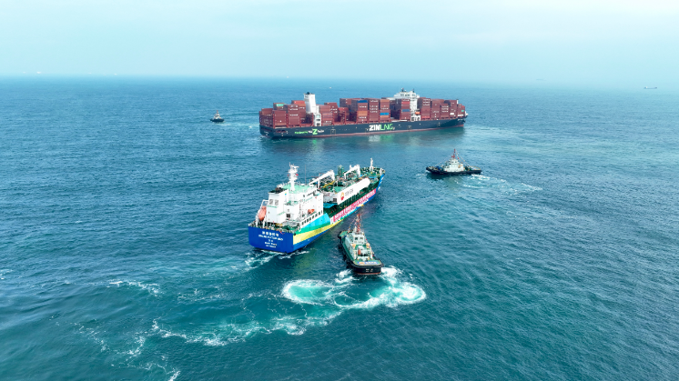 中國(guó)石油實(shí)現(xiàn)香港首單“船對(duì)船” 海上LNG加注作業(yè)