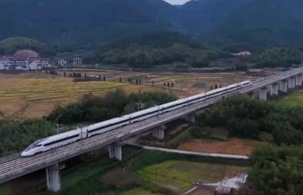 銀發(fā)列車讓老年人更舒適地追尋“詩和遠(yuǎn)方” 這份出行“錦囊”請(qǐng)收藏