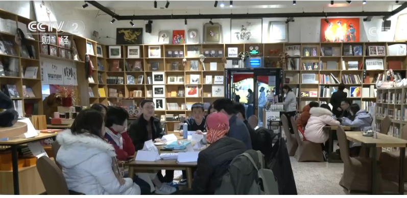 演出市場春“藝”濃 “演出+餐飲”多元場景激發(fā)消費新活力