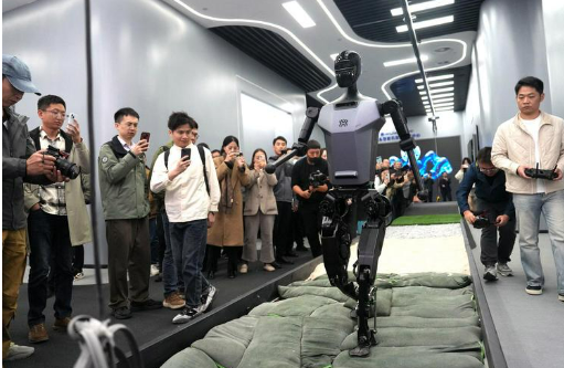 加強(qiáng)創(chuàng)新研發(fā)與知識(shí)產(chǎn)權(quán)保護(hù)，機(jī)器人產(chǎn)業(yè)向“新”而行