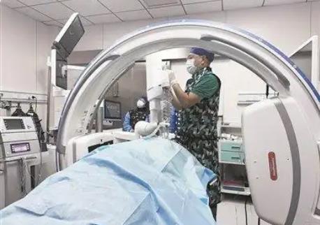 支氣管鏡機(jī)器人：穿梭氣管“迷宮” 診療同步進(jìn)行