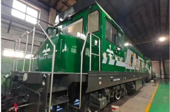 全國首批油電混合動力內(nèi)燃機(jī)車交付使用