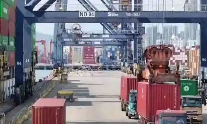 商務(wù)部四連發(fā)！加征關(guān)稅！中方發(fā)布多項(xiàng)對(duì)美反制措施