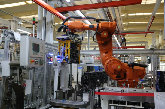 培育更強(qiáng)新質(zhì)生產(chǎn)力 廣西玉柴數(shù)實(shí)融合跑出“加速度”