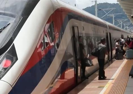 “軌道上的中國(guó)”助力經(jīng)濟(jì)發(fā)展全面提速 消費(fèi)新場(chǎng)景“多點(diǎn)開(kāi)花”暖意濃