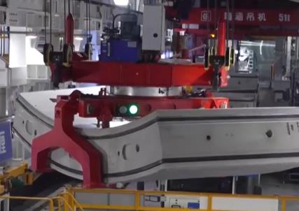 搭載“金剛鉆”和“智慧腦” “國之重器”實(shí)現(xiàn)無人操作狀態(tài)下毫米級掘進(jìn)精度