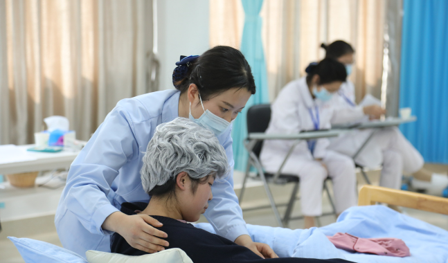 教育部、國(guó)家衛(wèi)生健康委聯(lián)合印發(fā)《關(guān)于加強(qiáng)高等職業(yè)教育醫(yī)養(yǎng)照護(hù)與管理專業(yè)建設(shè)工作的通知》