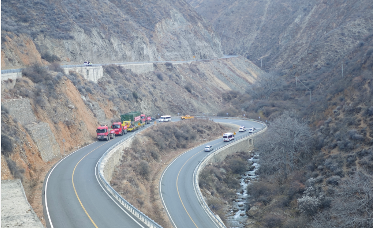 中國物流成功運(yùn)送特高壓直流輸電工程變壓器至高海拔現(xiàn)場