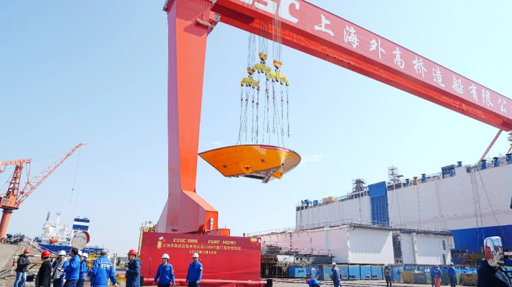 助力船塢產(chǎn)能再提升 外高橋造船1000噸龍門(mén)吊項(xiàng)目圓滿(mǎn)交付