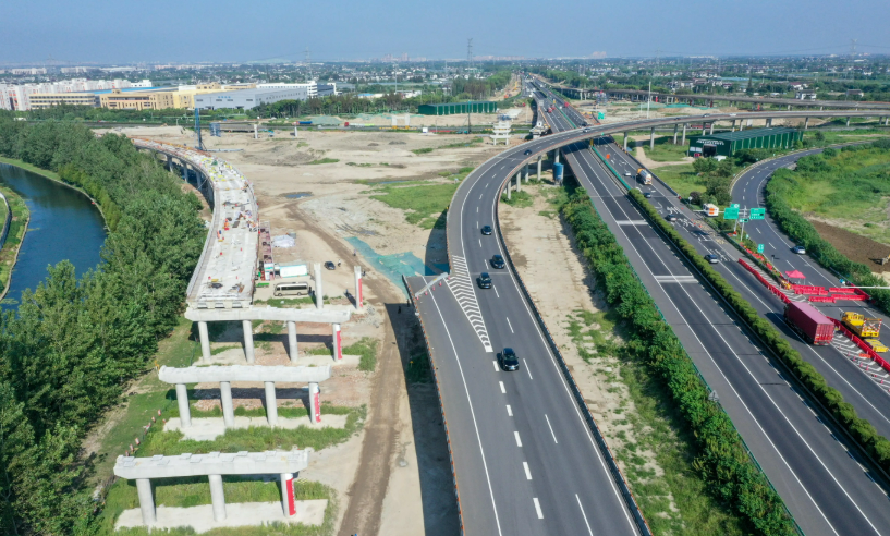 加快完善沿江干線公路網(wǎng)絡(luò)