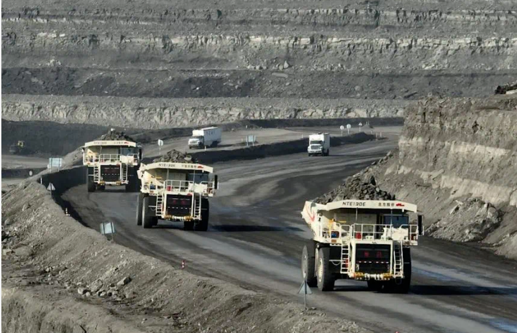 北方股份自主研發(fā)的電動(dòng)輪礦卡實(shí)現(xiàn)規(guī)?；瘧?yīng)用