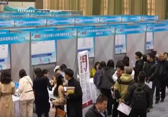 “就業(yè)引航”宣講、“線上+線下”巡回招聘……春招現(xiàn)場 人才與產(chǎn)業(yè)“雙向奔赴”