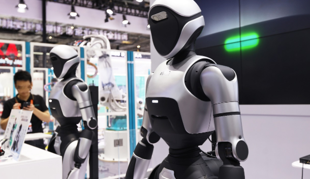 新品密集發(fā)布 人形機器人加速產(chǎn)業(yè)“進化”