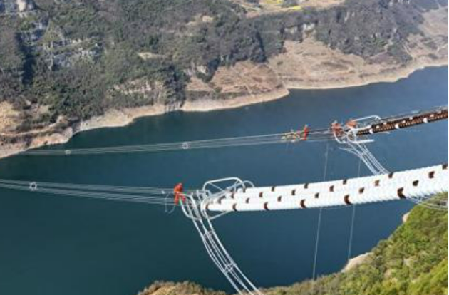 為發(fā)展注入“綠電”動力 寧湘特高壓工程湖北段貫通