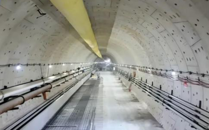 大國(guó)基建+1 我國(guó)首座設(shè)計(jì)時(shí)速350公里單洞雙線高鐵海底隧道貫通