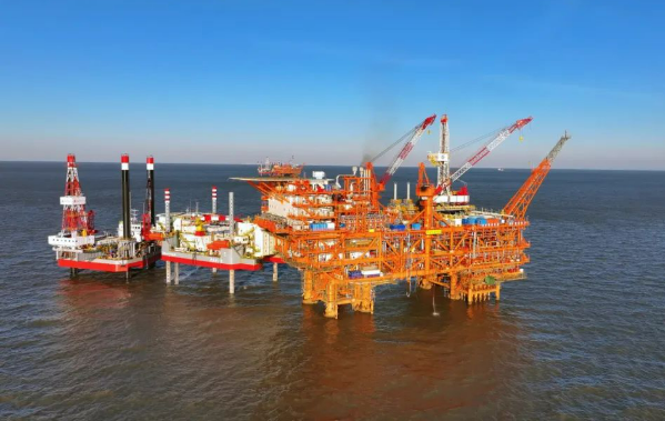 我國海上首個(gè)多層稠油熱采油田成功注熱