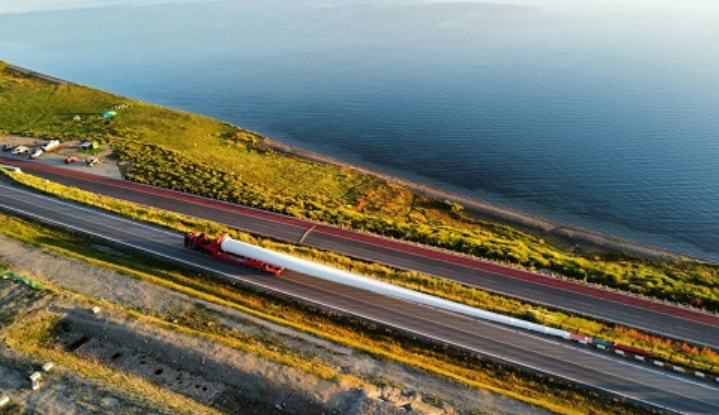 招商局集團(tuán)萬(wàn)里運(yùn)送巨型風(fēng)電設(shè)備