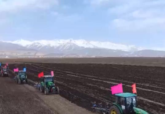 萬象“耕”新繪“豐”景 各地多彩春耕畫面拼就“三農(nóng)”豐收盛景圖