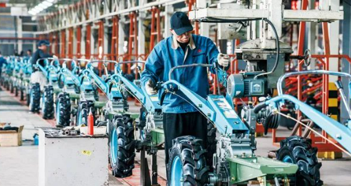 農(nóng)機“出?！泵?看春耕里的“全球生意”