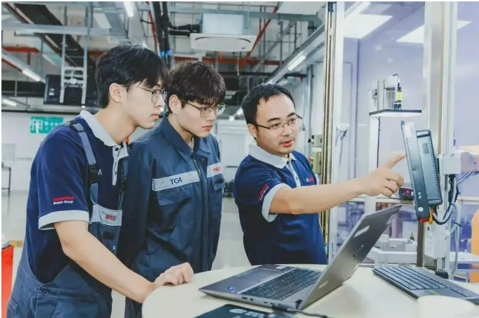 四部門印發(fā)意見，助產(chǎn)業(yè)工人求學圓夢