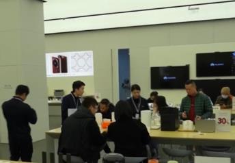 手機、相機、無人機等攝影器材銷量攀升 假日“約拍經(jīng)濟”持續(xù)升溫