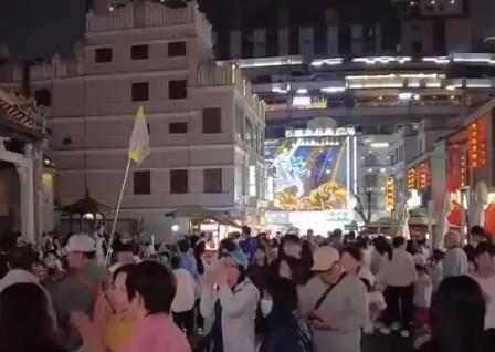 清明假期多地迎來(lái)消費(fèi)熱潮 文旅融合勾勒假日經(jīng)濟(jì)新圖景