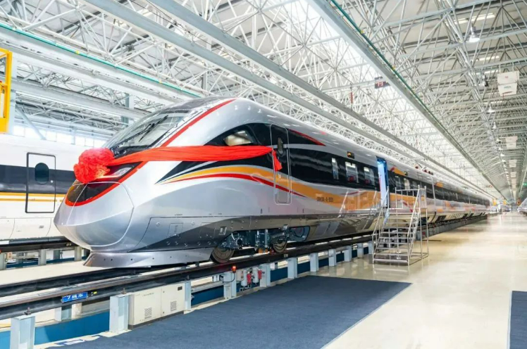 中國中車集團(tuán)時速200公里智能城際動車組正式下線