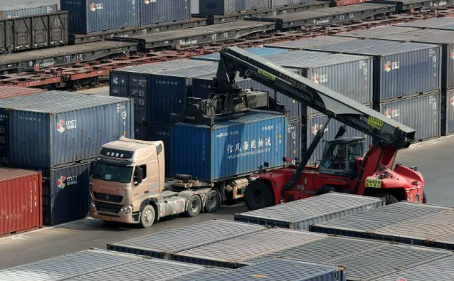 中老鐵路進出口貨物超1200萬噸