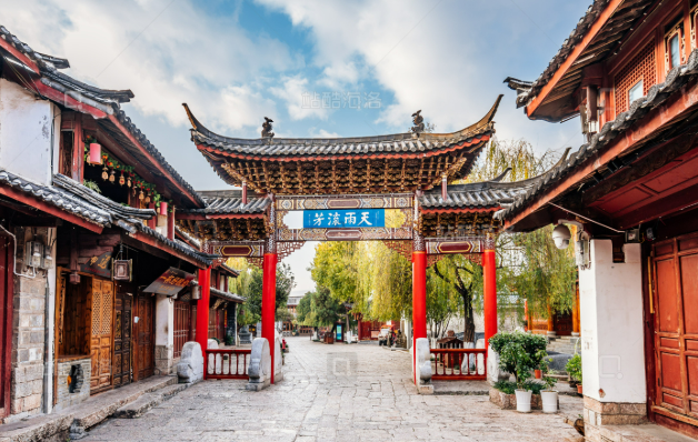 麗江古城“天雨流芳” 一句勸學(xué)古訓(xùn)背后的文脈書韻